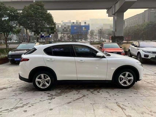 64 liter tankcapaciteit Alfa Romeo Stelvio Q4 Sport SUV in goede staat topsnelheid 230KM/h