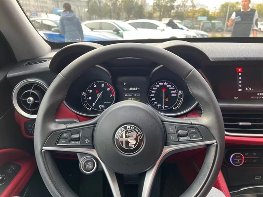 64 liter tankcapaciteit Alfa Romeo Stelvio Q4 Sport SUV in goede staat topsnelheid 230KM/h