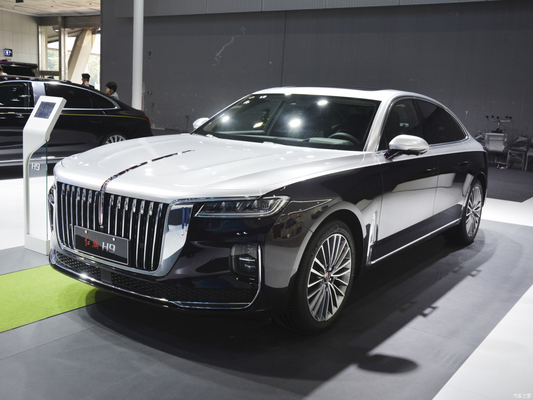 ESC-uitgerust Hongqi H9 2.0T Sedan Elektrische achteruitkijkspiegel en voor optimaal rijden