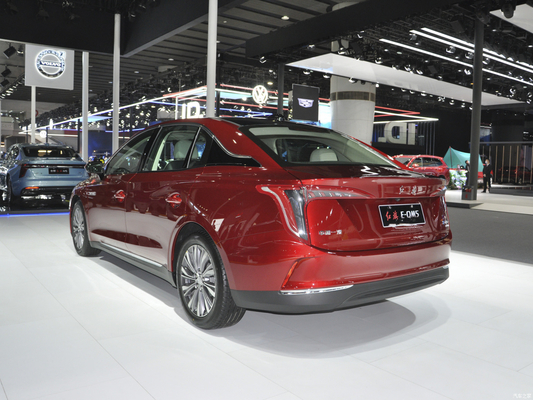 s E-Qm5 Gebruikte auto met kleine kilometers en lithiumbatterie 2022 Hongqi elektrisch voertuig