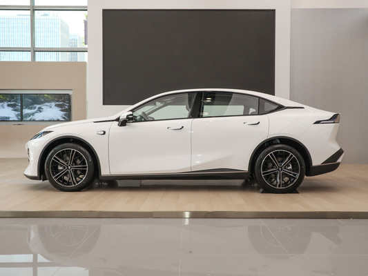 2022 Changan SL03 Lithium Battery Electric Car 515km bereik 190KW Motor Power Online