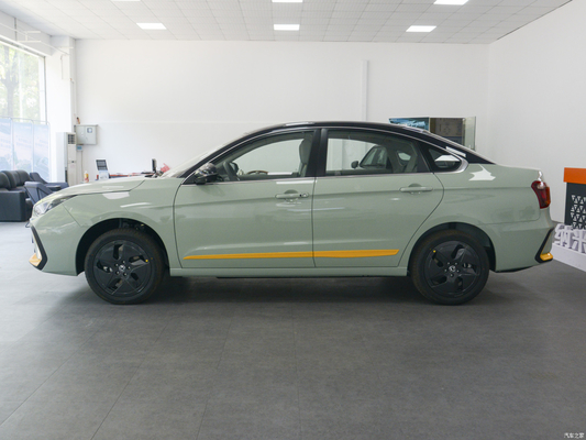 Als afbeelding 2023 Dongfeng Aeolus E70 Yizhi Versie 420KM Batterijduur Hybride brandstoftype