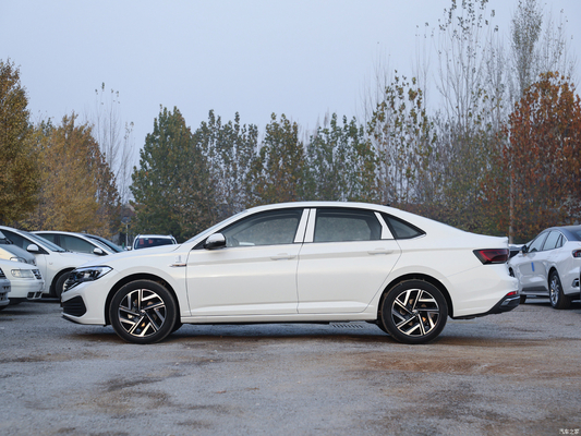 2023 Volkswagen Sagitar 300TSI DSG Leap Version Sedan met achtercamera en automatische AC