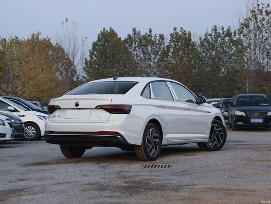 2023 Volkswagen Sagitar 300TSI DSG Leap Version Sedan met achtercamera en automatische AC