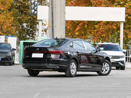 2024 Volkswagen Passat 280TSIM Business Edition 4-deurs 5-zits sedan met dakrek