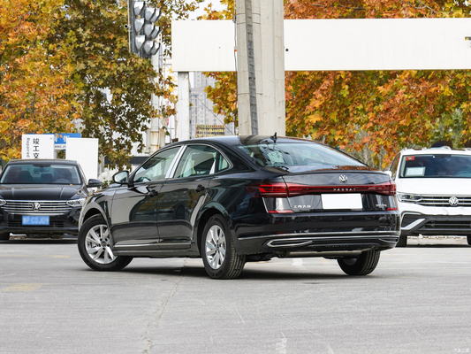 2024 Volkswagen Passat 280TSIM Business Edition 4-deurs 5-zits sedan met dakrek