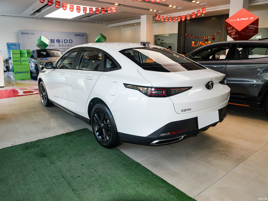 2023 Changan Lamore Blue Whale NE1.5T GDI DCT Sedan TPMS voor veilig en soepel rijden