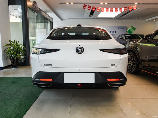 2023 Changan Lamore Blue Whale NE1.5T GDI DCT Sedan TPMS voor veilig en soepel rijden
