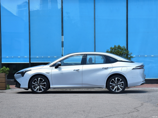 70 Zhijia GAC Aion S Plus Sedan 4810*1880*1515mm 510KM Long Range elektrische auto voor u