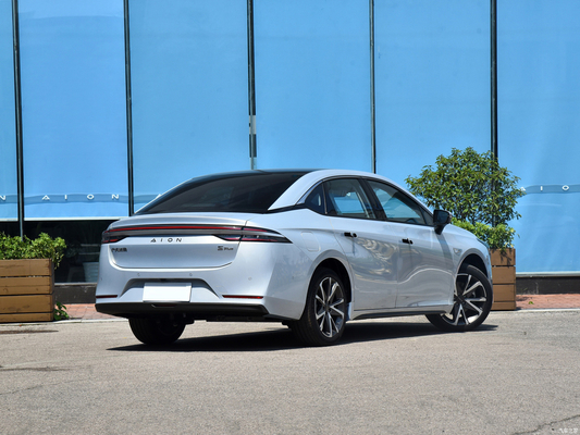 70 Zhijia GAC Aion S Plus Sedan 4810*1880*1515mm 510KM Long Range elektrische auto voor u