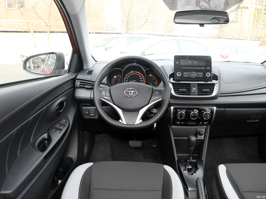 2022 Toyota YARiS L 1.5L Handmatige airconditioner leidend PLUS kleine 4 deuren 5 zitplaatsen SUV