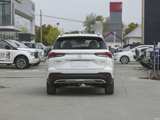 2023 GAC Trumpchi GS4 benzine SUV met automatische airconditioning en touchscreen