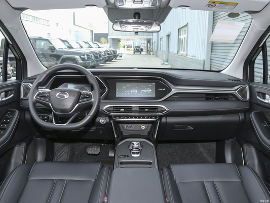 2023 GAC Trumpchi GS4 benzine SUV met automatische airconditioning en touchscreen