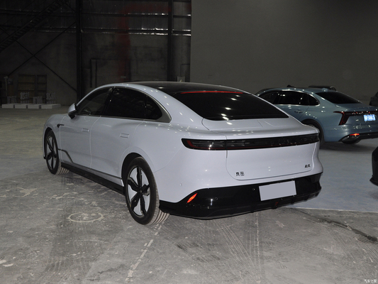 Langeafstandsvermogen 375 kW VOYAH 4-deurs 5-zits sedan met 730 km CLTC bereik