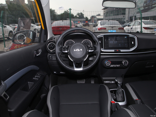 2021 Kia Yi Run 1.4L CVT Sunroof Kleine SUV met achter 2 radar en 15°-20° Grand Clearance