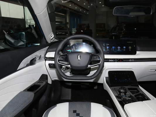 2020 SUV Sedan Pentium E01 met 450KM bereik en topsnelheid van 170KM/h 4639*1880*1640mm