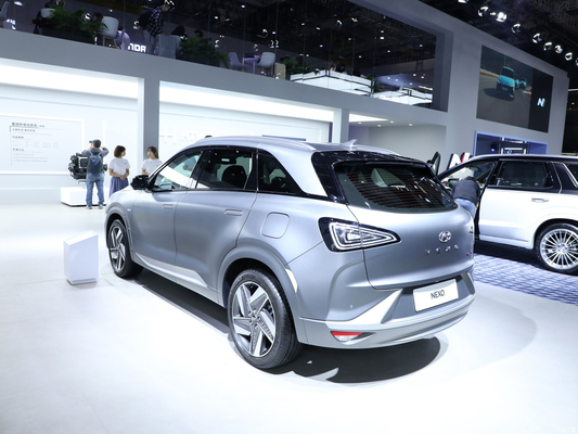 Links rijden 2023 Hyundai Nexo Pure Electric SUV met 550KM bereik en 120KW motorvermogen