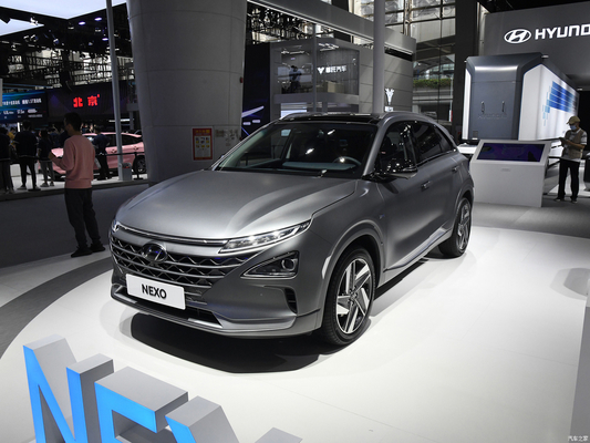 Links rijden 2023 Hyundai Nexo Pure Electric SUV met 550KM bereik en 120KW motorvermogen