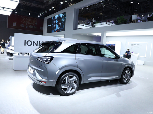 Links rijden 2023 Hyundai Nexo Pure Electric SUV met 550KM bereik en 120KW motorvermogen