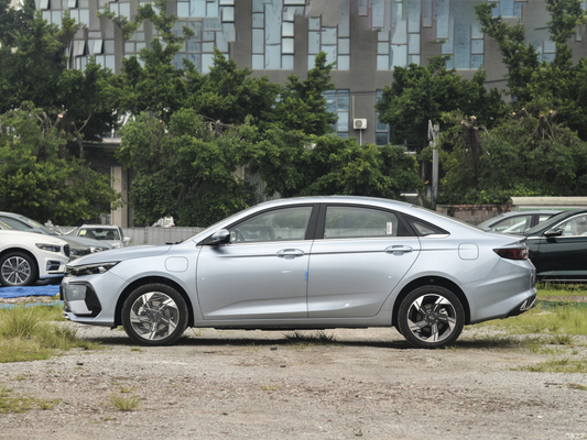 Geely Emgrand L HiP Hybrid 5 zitplaatsen Sedan 100KM elektrisch bereik Links rijden 5 zitplaatsen