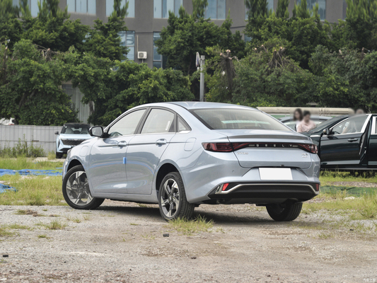 Geely Emgrand L HiP Hybrid 5 zitplaatsen Sedan 100KM elektrisch bereik Links rijden 5 zitplaatsen