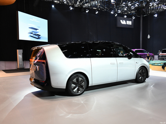 2023 MAX MPV Li Mega Auto EVC Auto met 400 kW totale motorkracht en 700 km CLTC bereik