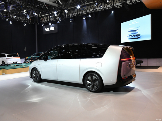 2023 MAX MPV Li Mega Auto EVC Auto met 400 kW totale motorkracht en 700 km CLTC bereik
