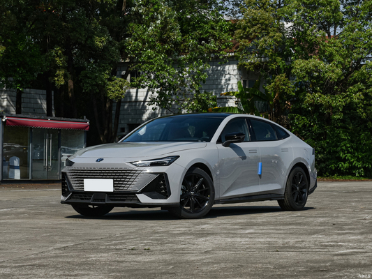 2023 Changan Uni-v 1.5T hatchback benzinesedaan met cruise control ACC als afbeelding