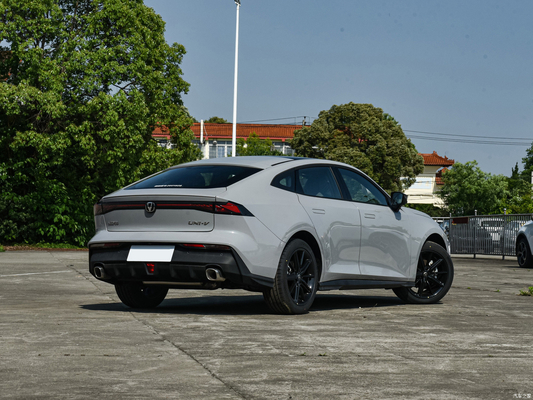 2023 Changan Uni-v 1.5T hatchback benzinesedaan met cruise control ACC als afbeelding