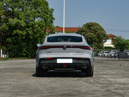 2023 Changan Uni-v 1.5T hatchback benzinesedaan met cruise control ACC als afbeelding
