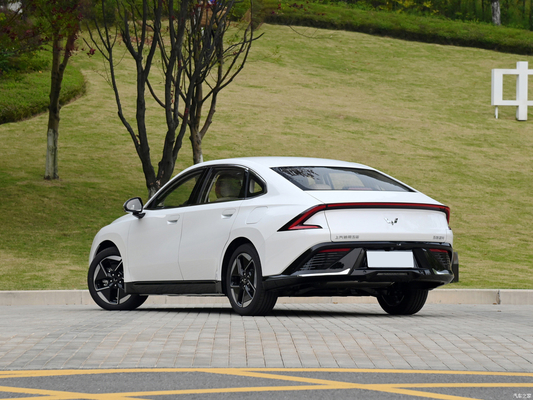 Wuling Xingguang 2023 150 Advanced Hybrid Sedan 4 deuren 5 zitplaatsen 105KM Pure Electric Range