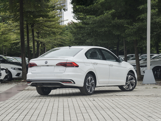 Elektrische aanpassing van de bestuurdersstoel 2023 Bora 200TSI DSG AT Compact Fuel Vehicle met 5 zitplaatsen