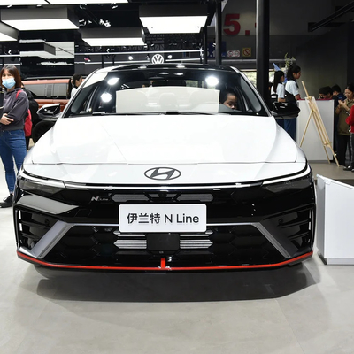 2023 Hyundai Elantra 1.5L CVT LUX Sedan De perfecte combinatie van en prestaties