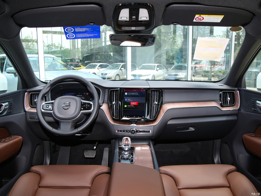 2024 Volvo XC60 B5 48V Light Hybrid 4WD Luxe Mid-Size SUV met 5 zitplaatsen en 6 airbags