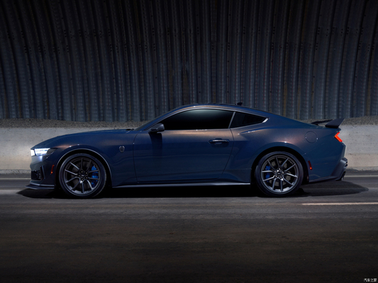Left Drive Mustang 2024 5.0L V8 Dark Horse Geïmporteerde hardtop sportwagen 4821*1917*1401