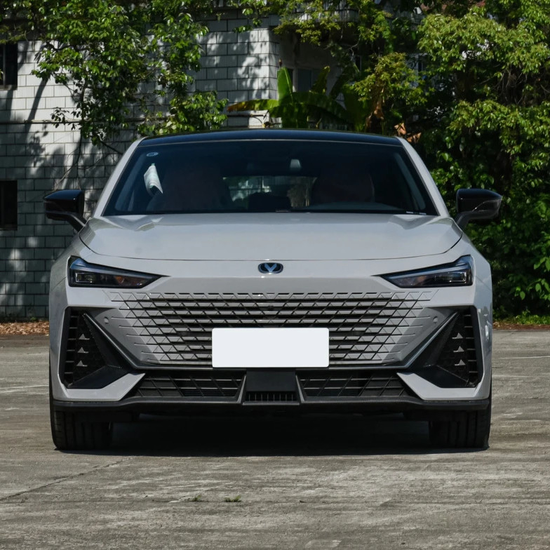 2023 Changan Uni-v 1.5T hatchback benzinesedaan met cruise control ACC als afbeelding